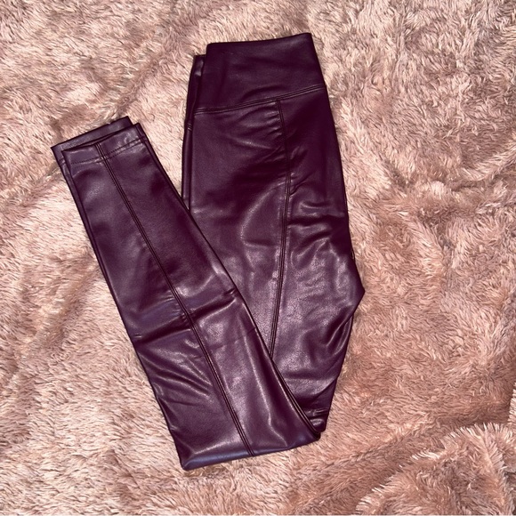 White House Black Market Vegan Leather Runway Legging NWOT 4 - Picture 3 of 3